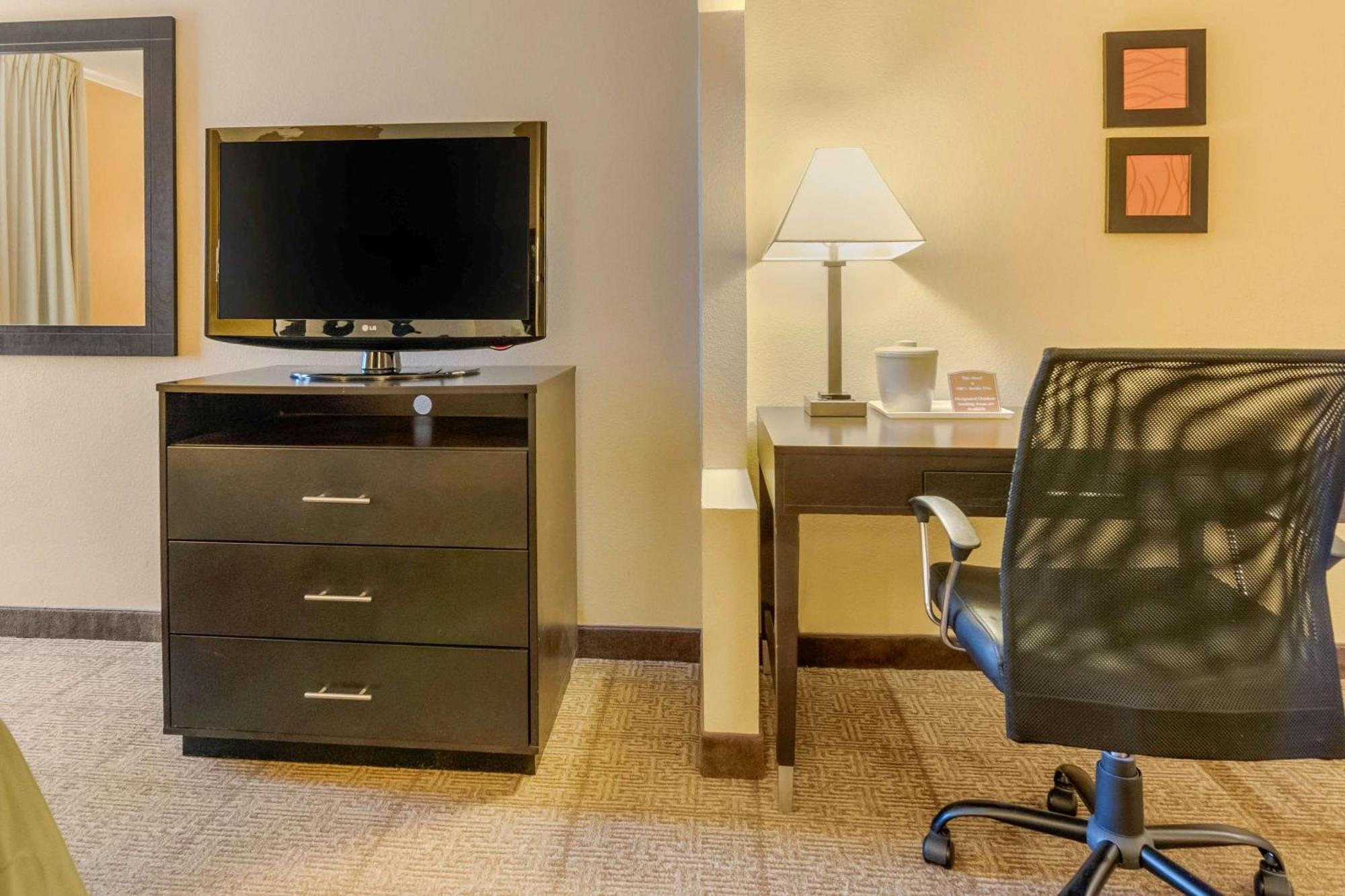Quality Inn & Suites Lenexa Kansas City Buitenkant foto