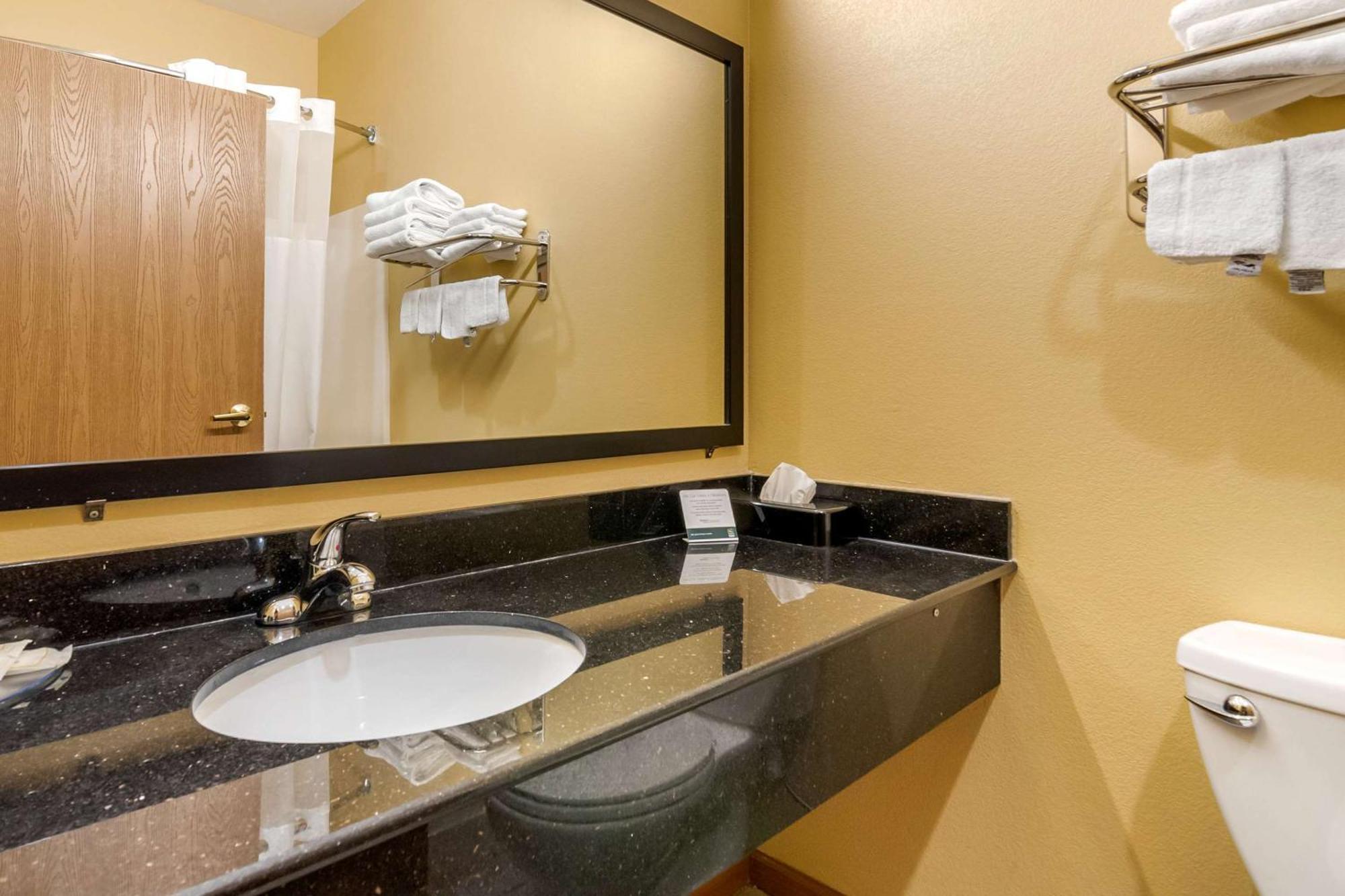 Quality Inn & Suites Lenexa Kansas City Buitenkant foto