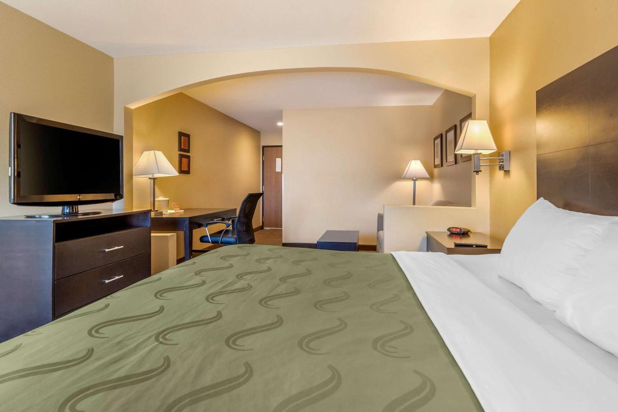 Quality Inn & Suites Lenexa Kansas City Buitenkant foto