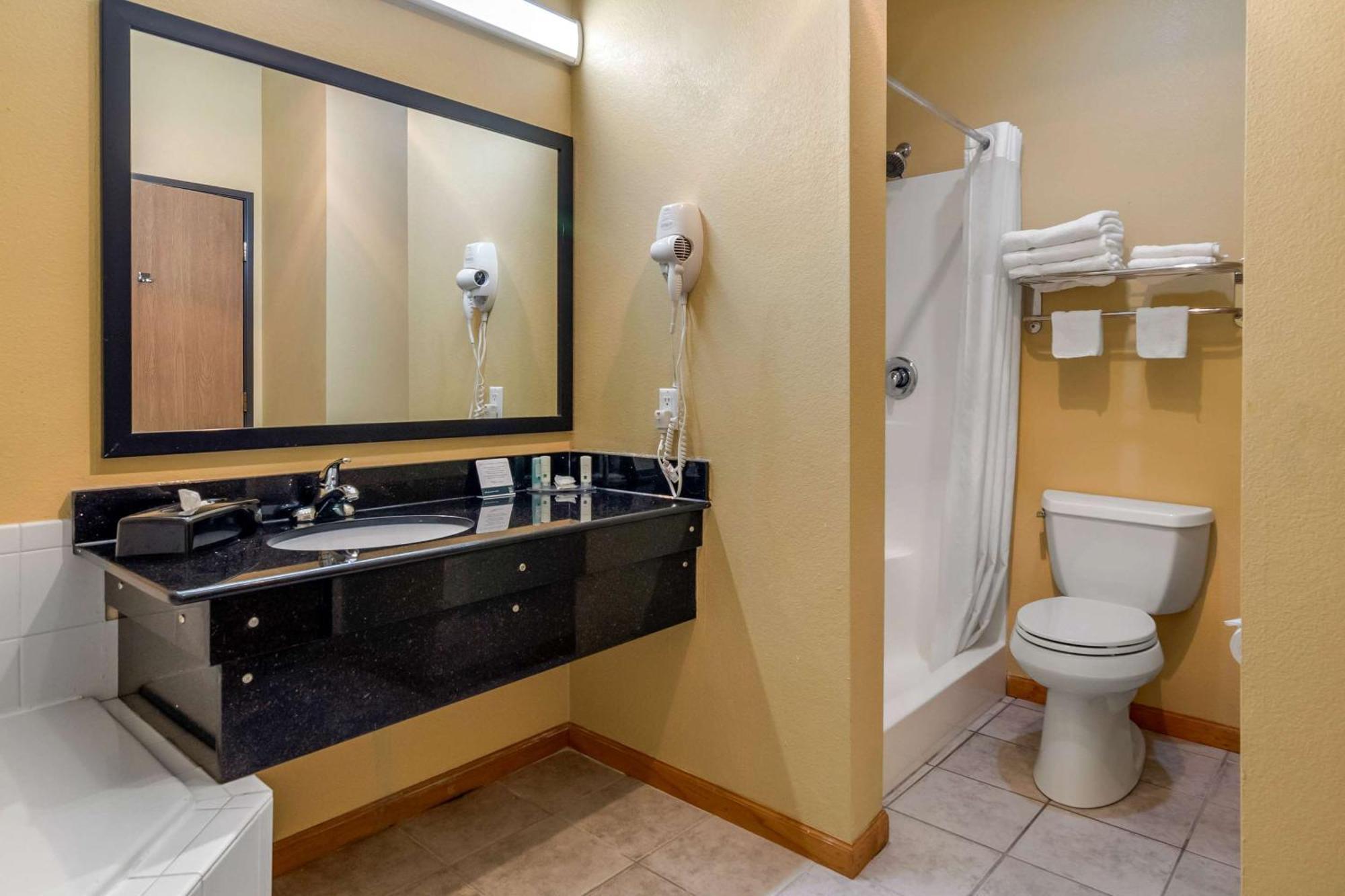 Quality Inn & Suites Lenexa Kansas City Buitenkant foto