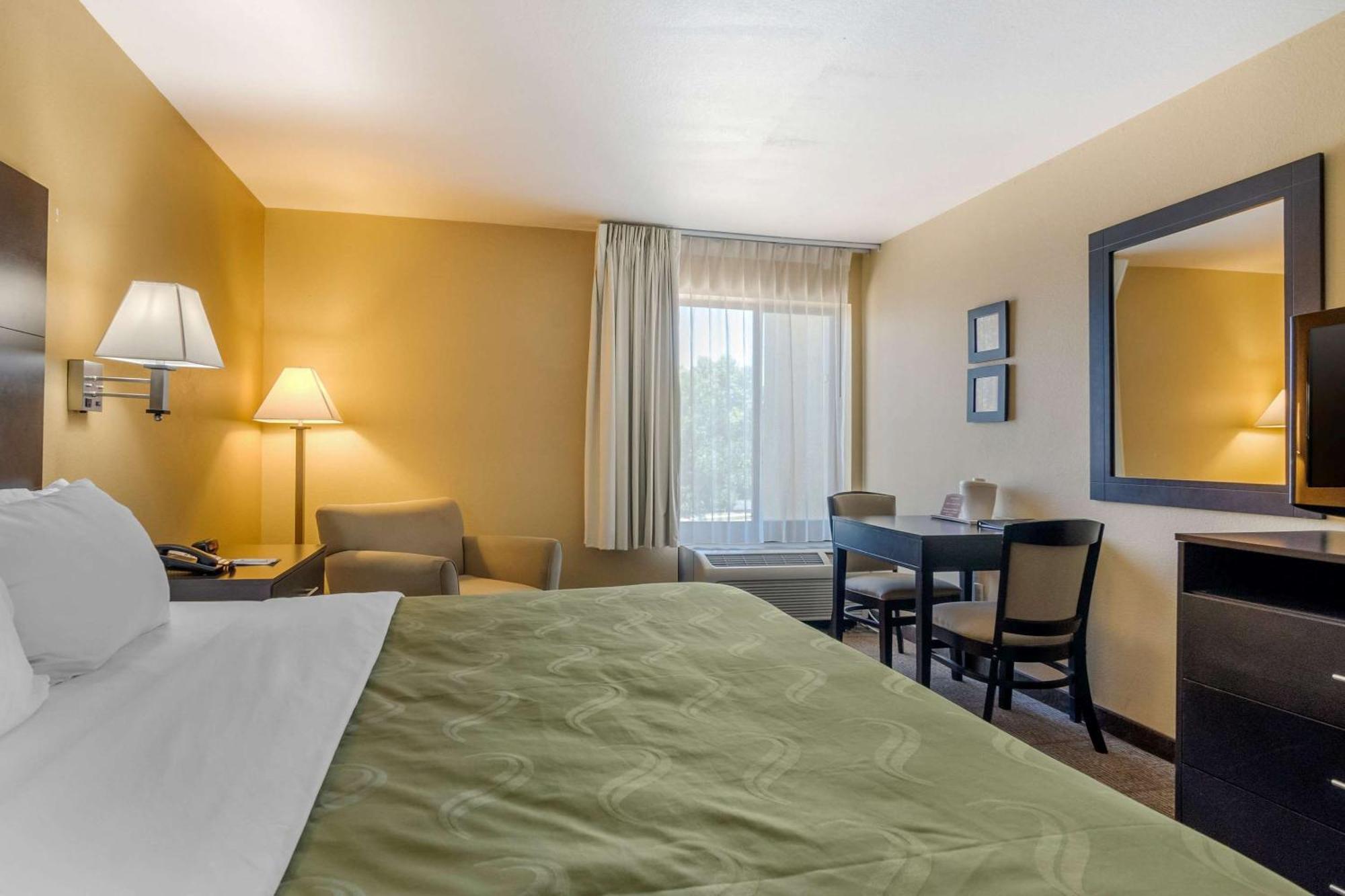 Quality Inn & Suites Lenexa Kansas City Buitenkant foto