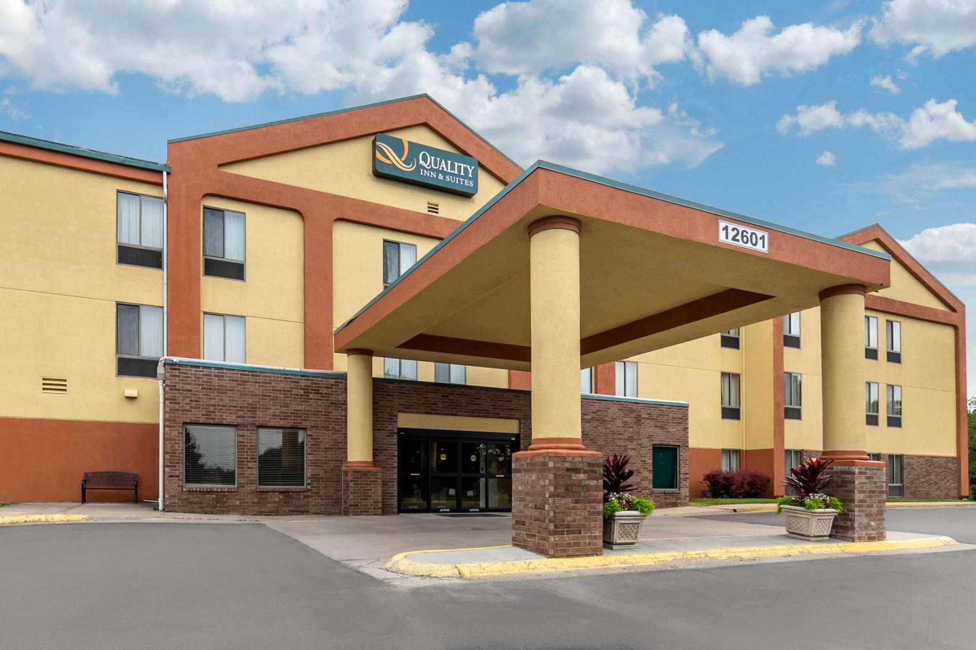 Quality Inn & Suites Lenexa Kansas City Buitenkant foto